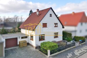 Aussenansicht mit Garage