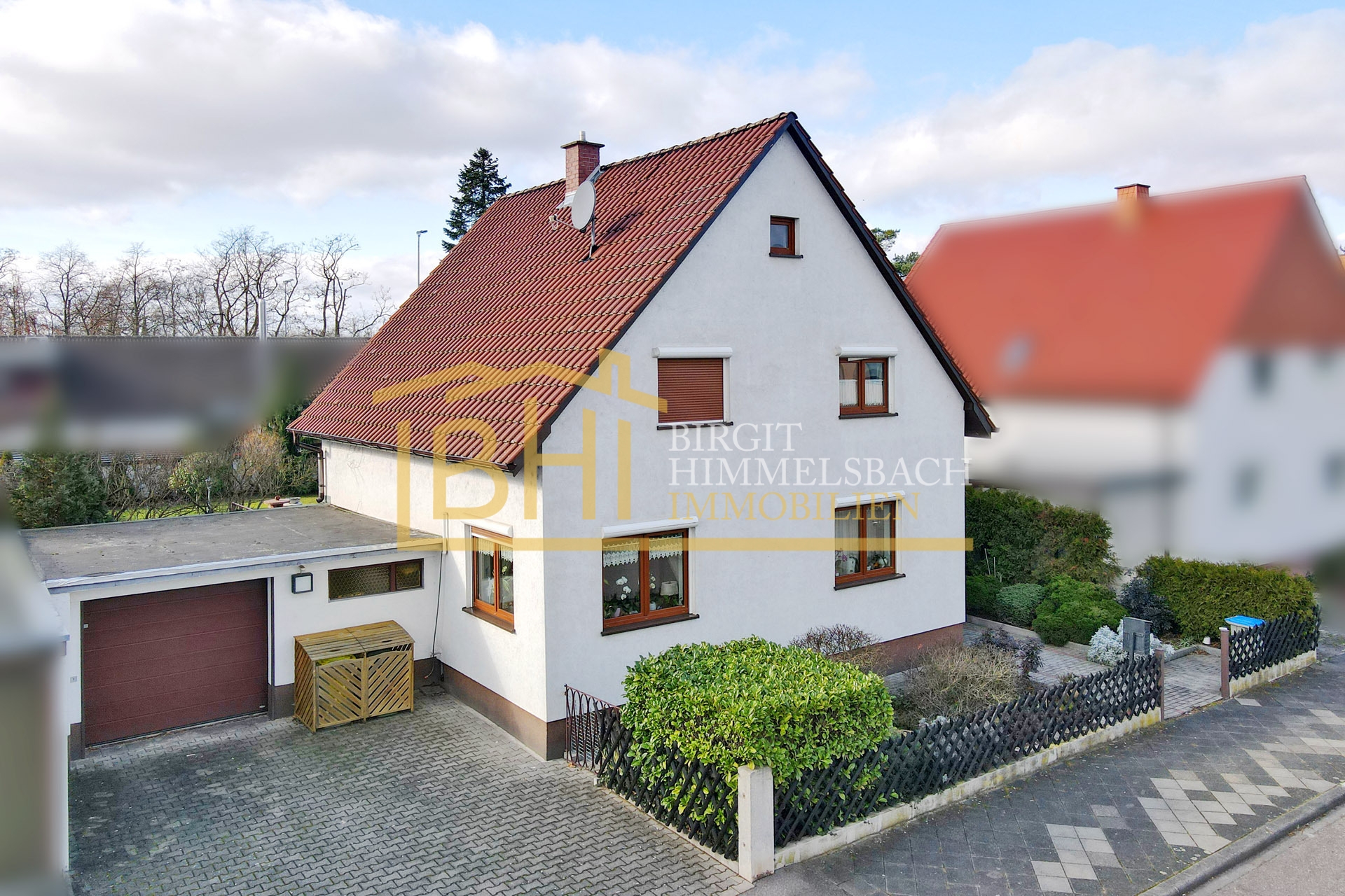 Aussenansicht mit Garage