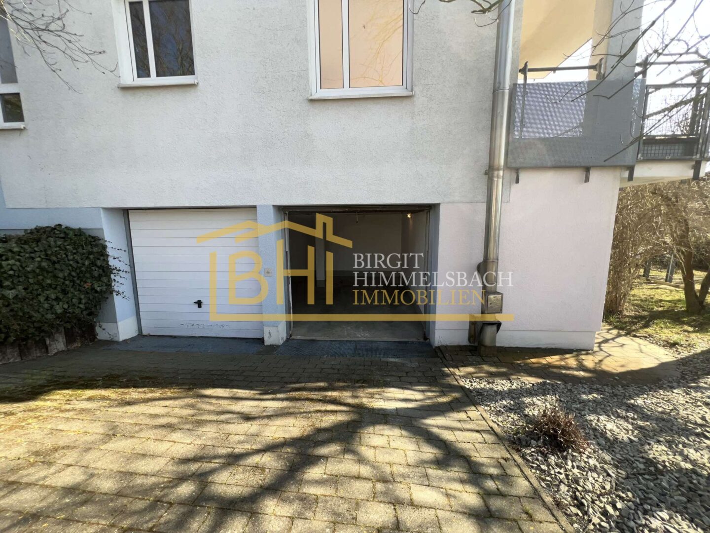 Garage-Einfahrt