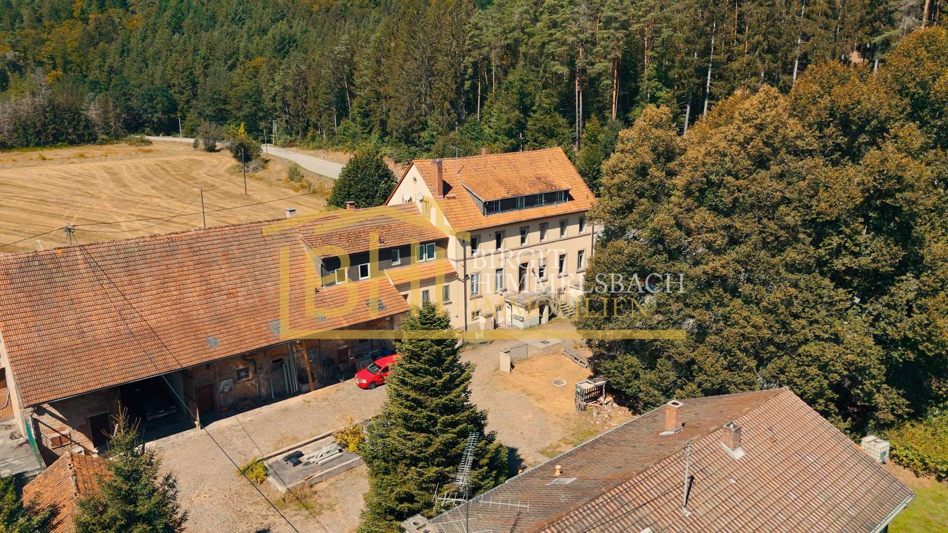 Luftbild Gasthof und Scheune